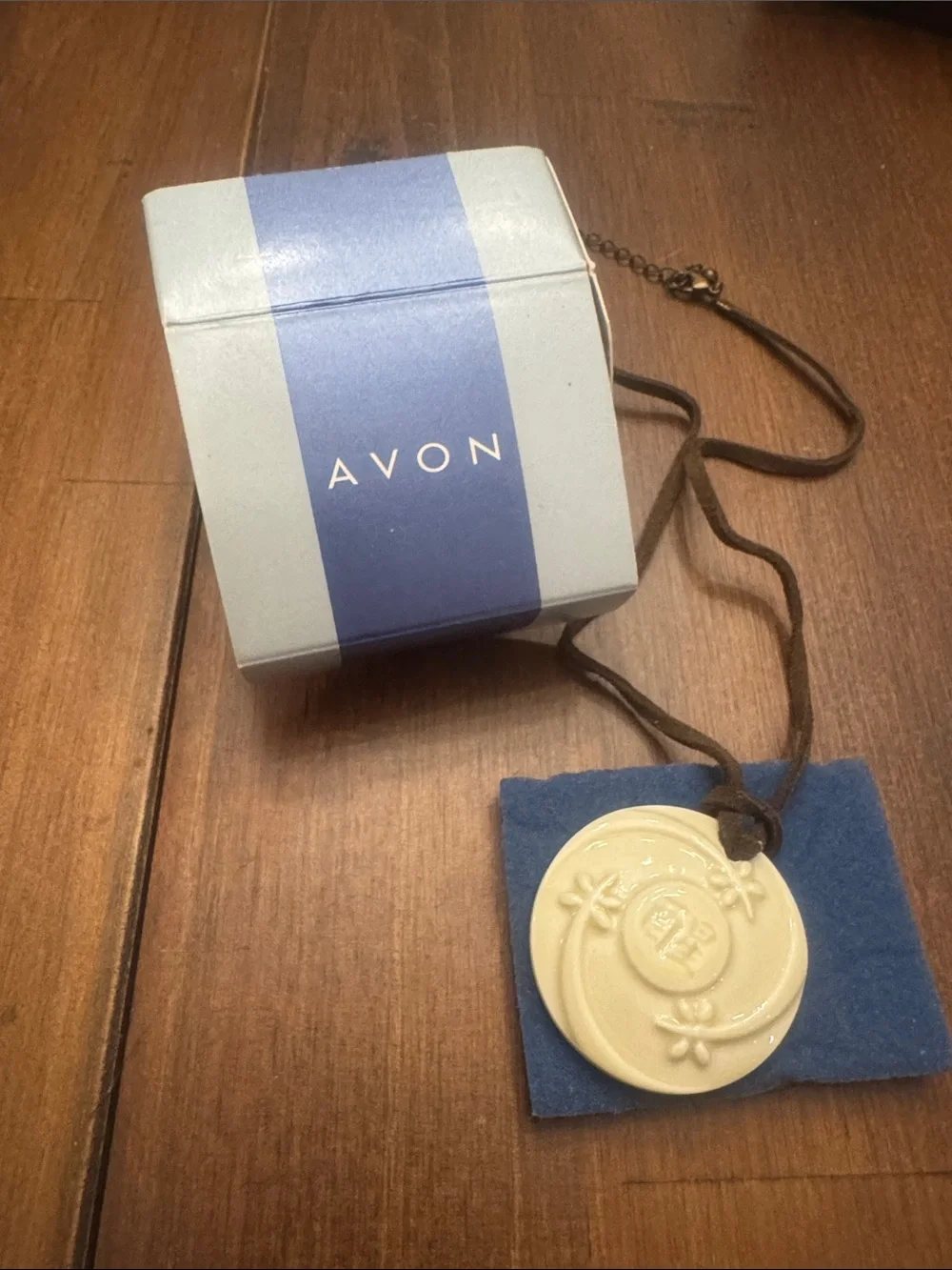 Vintage Avon Cream Haiku Awakenings Ceramic Pendant Necklace w/ Brown Cord -New